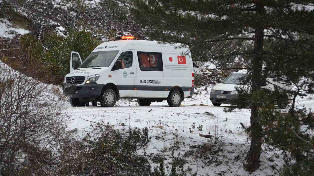Demirci'de Kar Nedeniyle Mahsur Kalan 3 Avcı Kurtarıldı
