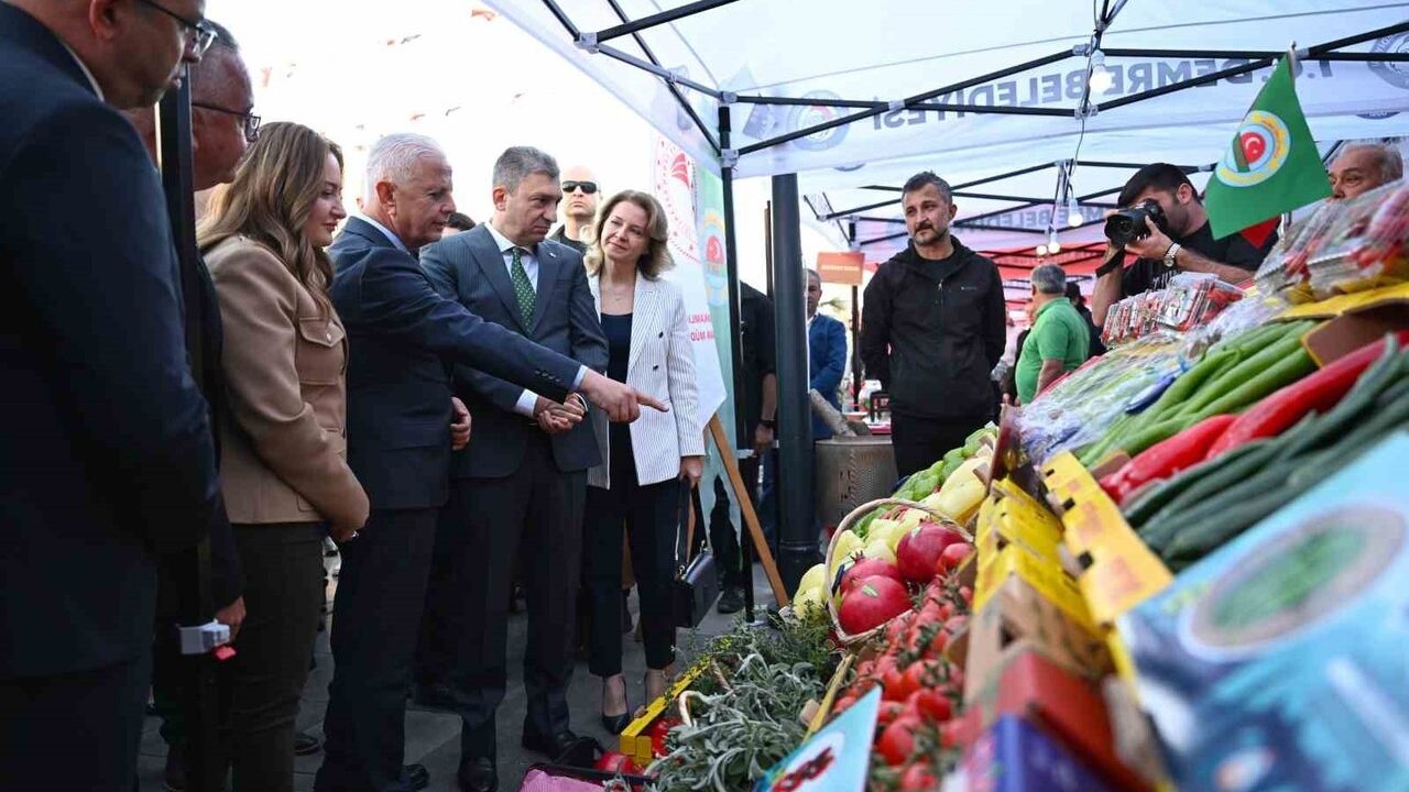 Demre'de Coğrafi İşaret Başvurulu Ürünler 2. Noel Baba Festivali'nde Tanıtıldı