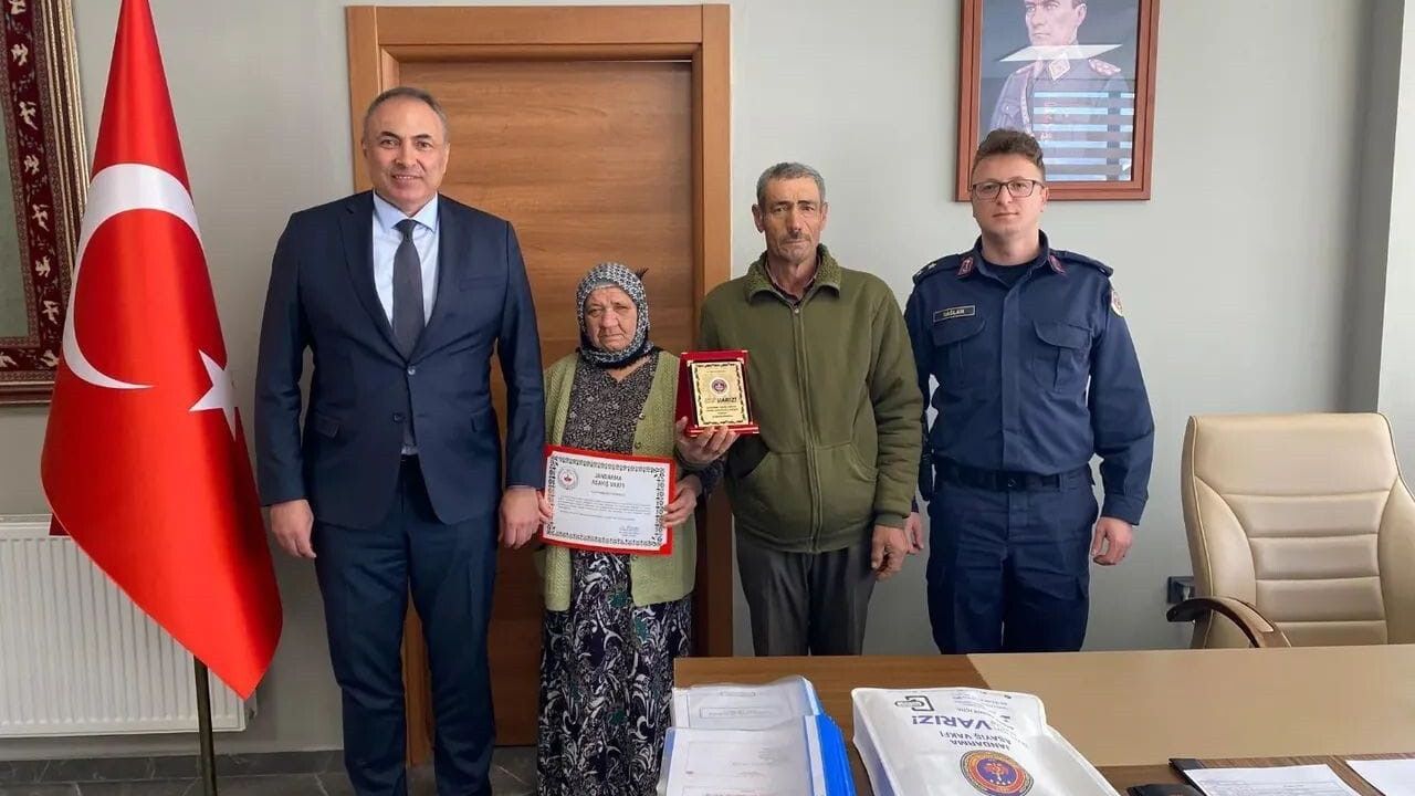 Denizli'de 3 Kadın Gayrimenkulünü Jandarma Asayiş Vakfına Bağışladı