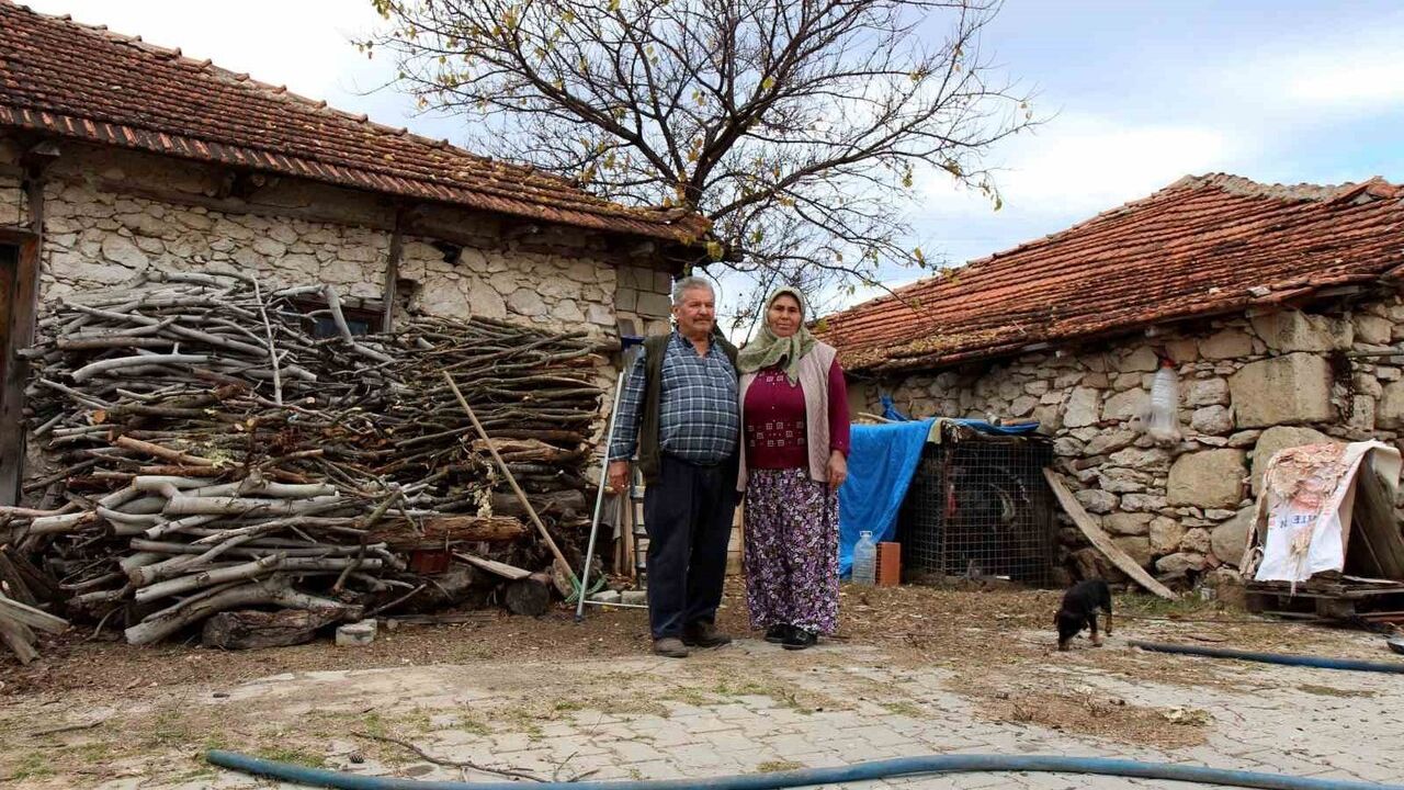 Denizli’de 68 Yaşındaki Adam, Hayatını Kurtaran 112 Ekibini Her Fırsatta Ziyaret Ediyor