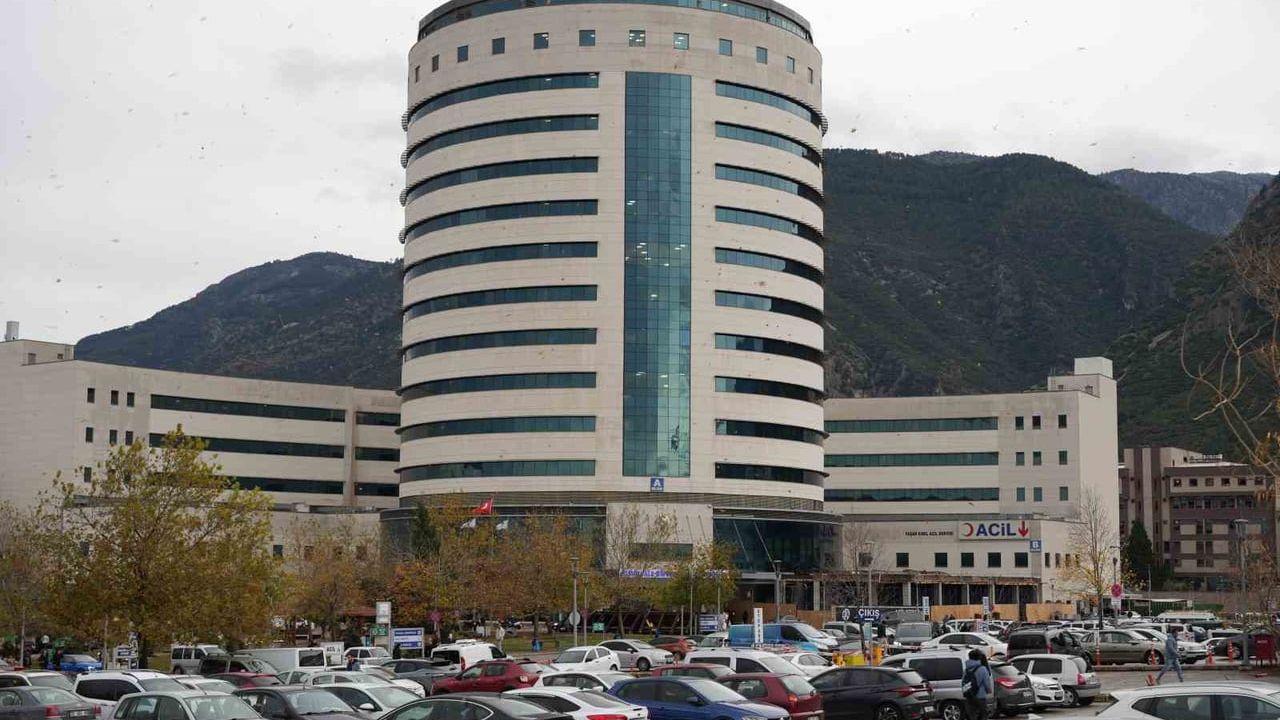 Denizli'de 7,5 Aylık Bebek Darp Edildi: İç Kanama ve Çok Sayıda Kırık