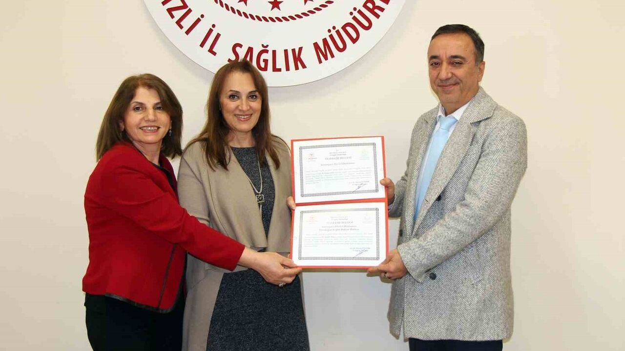 Denizli'de Bebek Dostu Hastanelere Teşekkür Belgeleri Verildi
