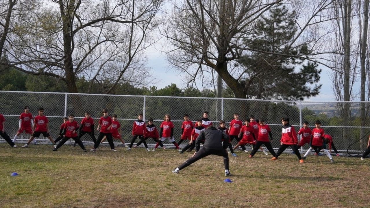 Denizli'de Geleceğin Yıldızları Futbol Kampı Başladı