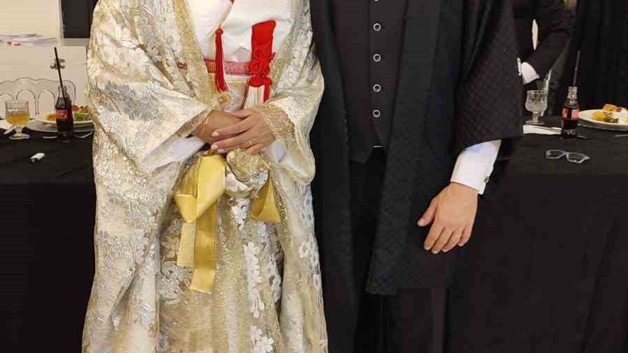 Denizli'de Japon Gelin Tomomi Miyai ve Türk Damat Erkin Ekici Kimonoyla Konukları Karşıladı