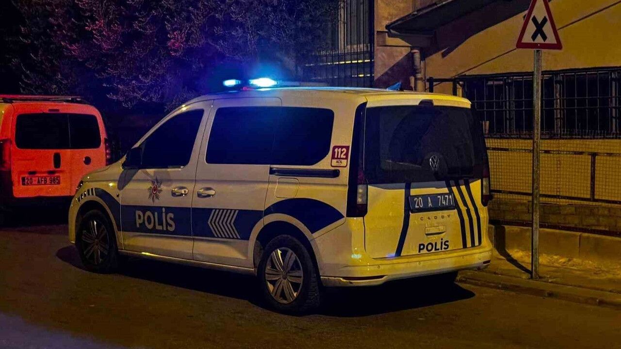 Denizli'de Park Halindeki Minibüs Kurşunlandı — 20 ARC 048