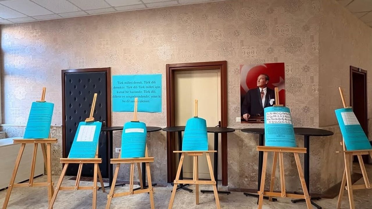 Denizli'de 'Türklerin Tarih Boyunca Kullandığı Alfabeler' Sergisi Açıldı