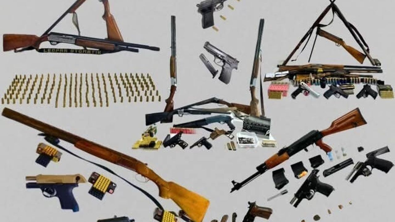 Denizli Kale’de Kaçak Silah Operasyonu: 9 Gözaltı