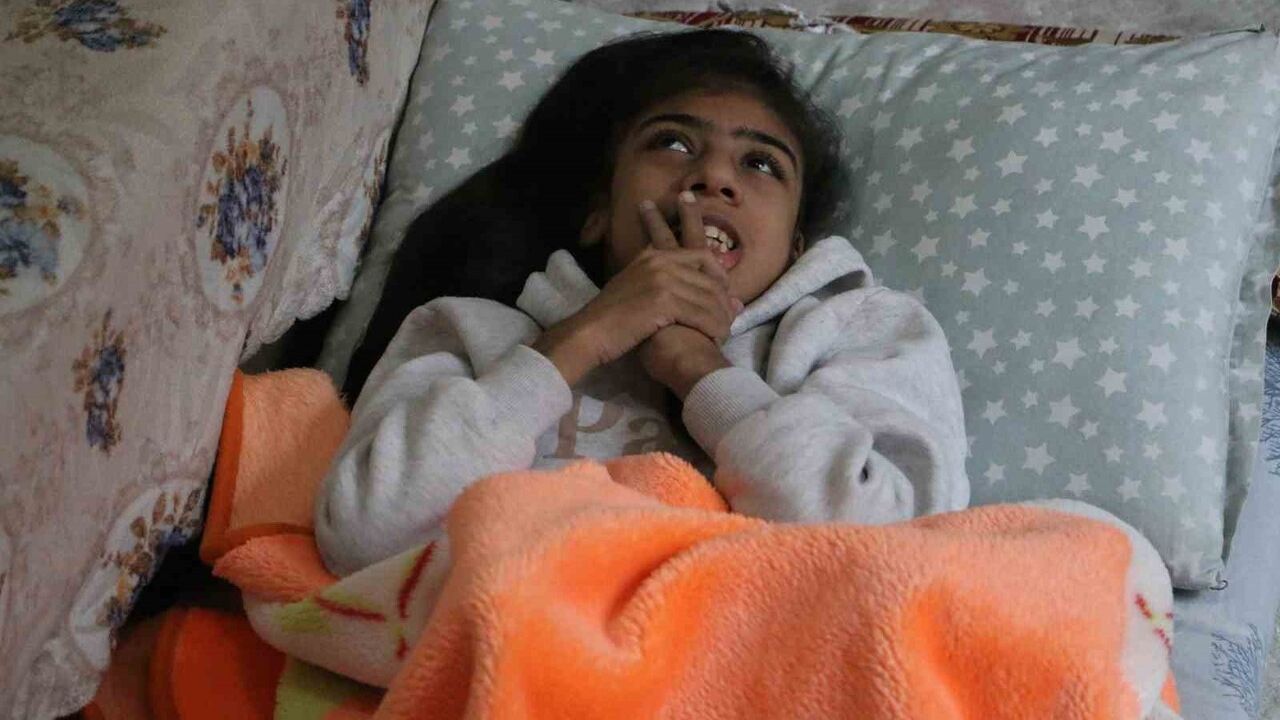 Devlet Bahçeli Adına MHP’den Diyarbakırlı Engelli Kıza Tekerlekli Sandalye