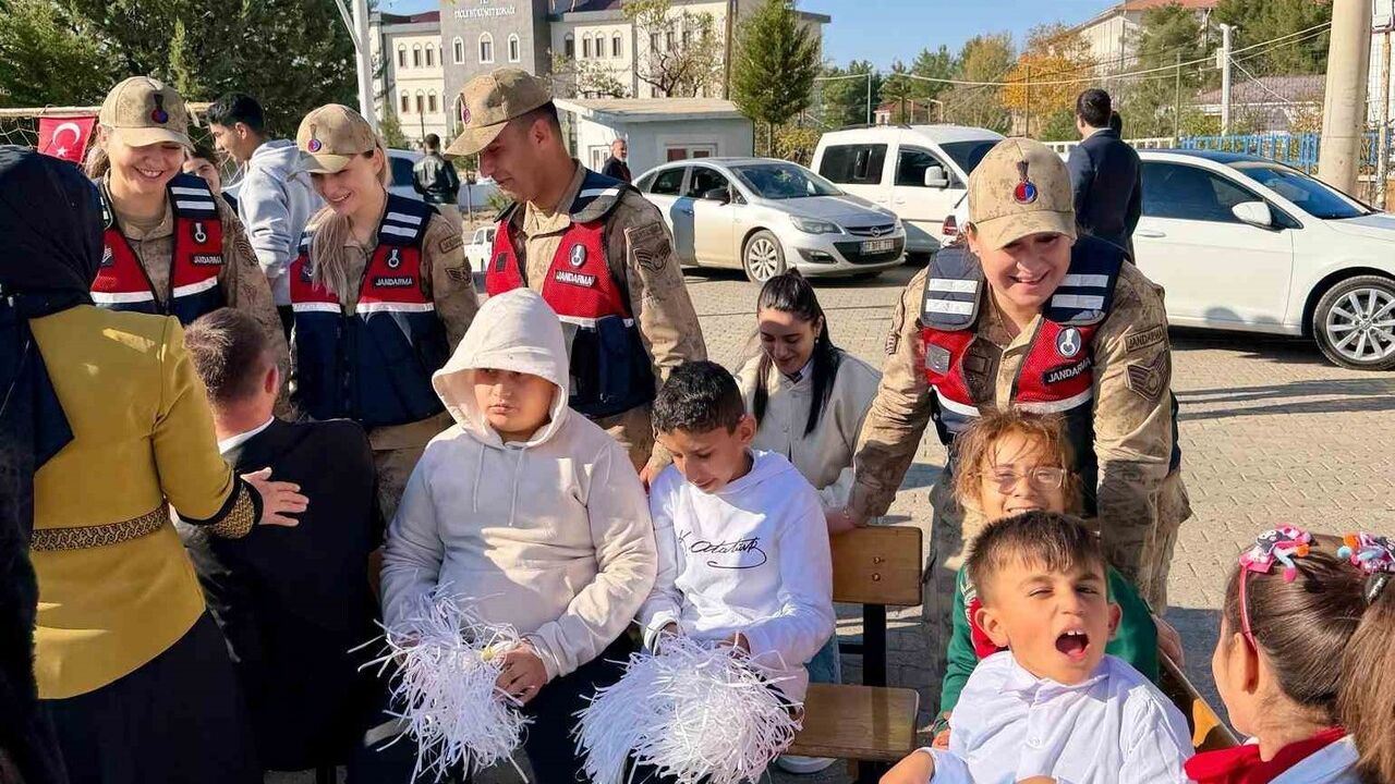 Dicle'de Jandarmadan 3 Aralık Dünya Engelliler Günü Etkinliği