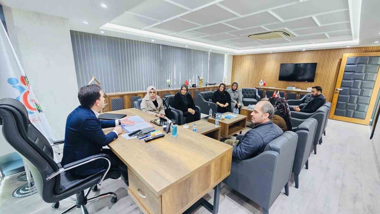 Dicle Devlet Hastanesi Kadın Çalışanlarından Mehmet Aküzüm’e Teşekkür Ziyareti