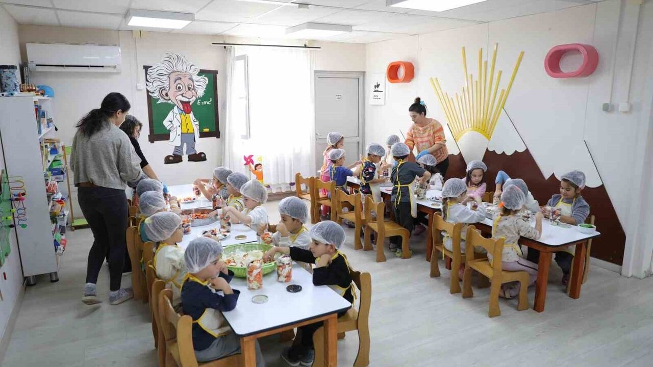 Didim’de Minikler Turşu Hazırladı: Deniz Yıldızları’nda Eğlenceli Etkinlik