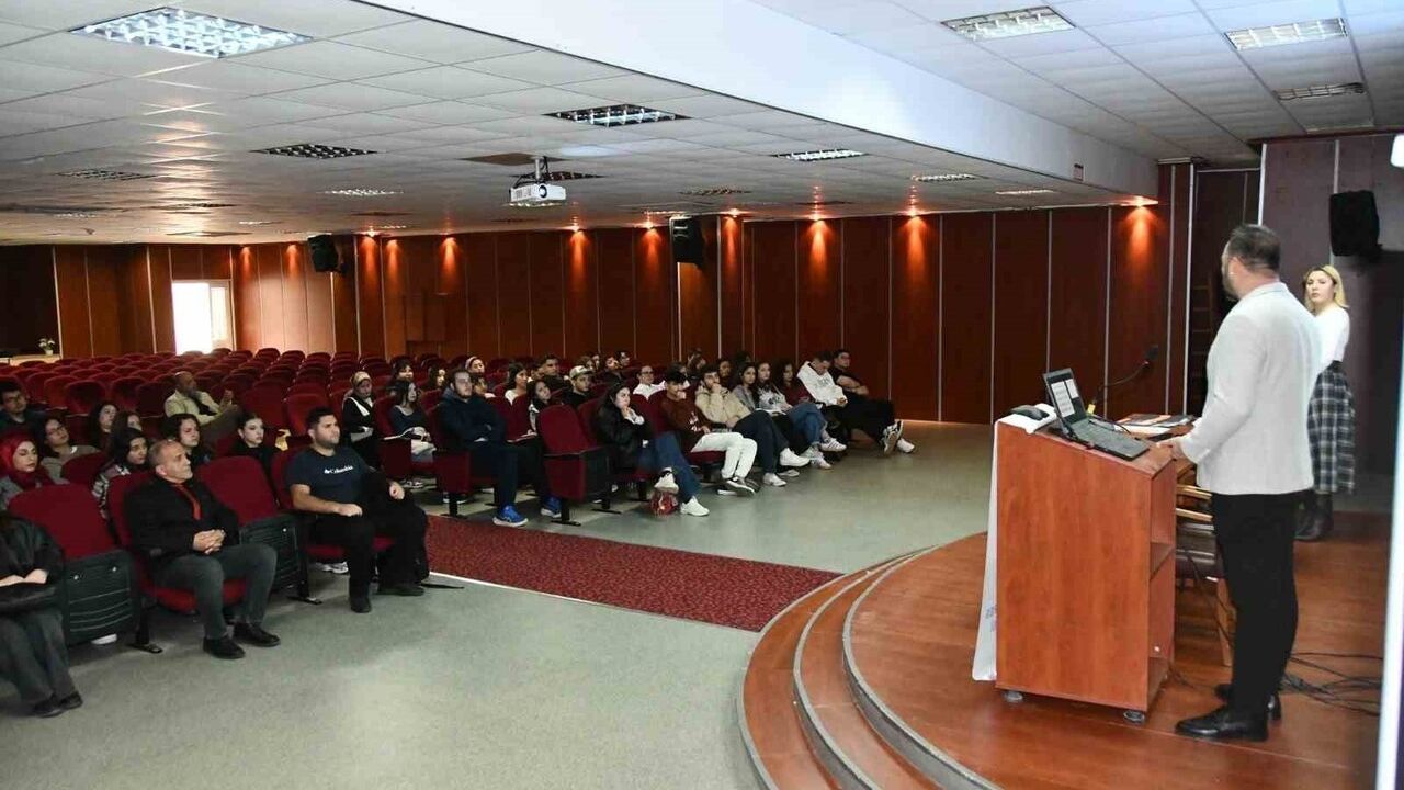 Didim MYO'da Yurtdışı Eğitim ve Kariyer Fırsatları Semineri