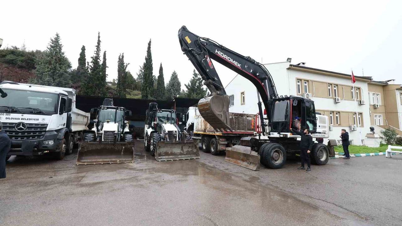 Dilovası Belediyesi karla mücadelede hazır: Ekipler sahada