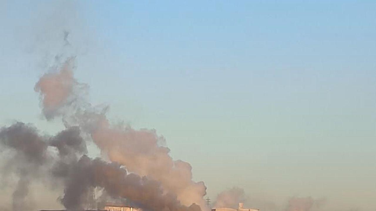 Dilovası'nda İzocam Bacası'ndan Çıkan Siyah Duman Tedirgin Etti