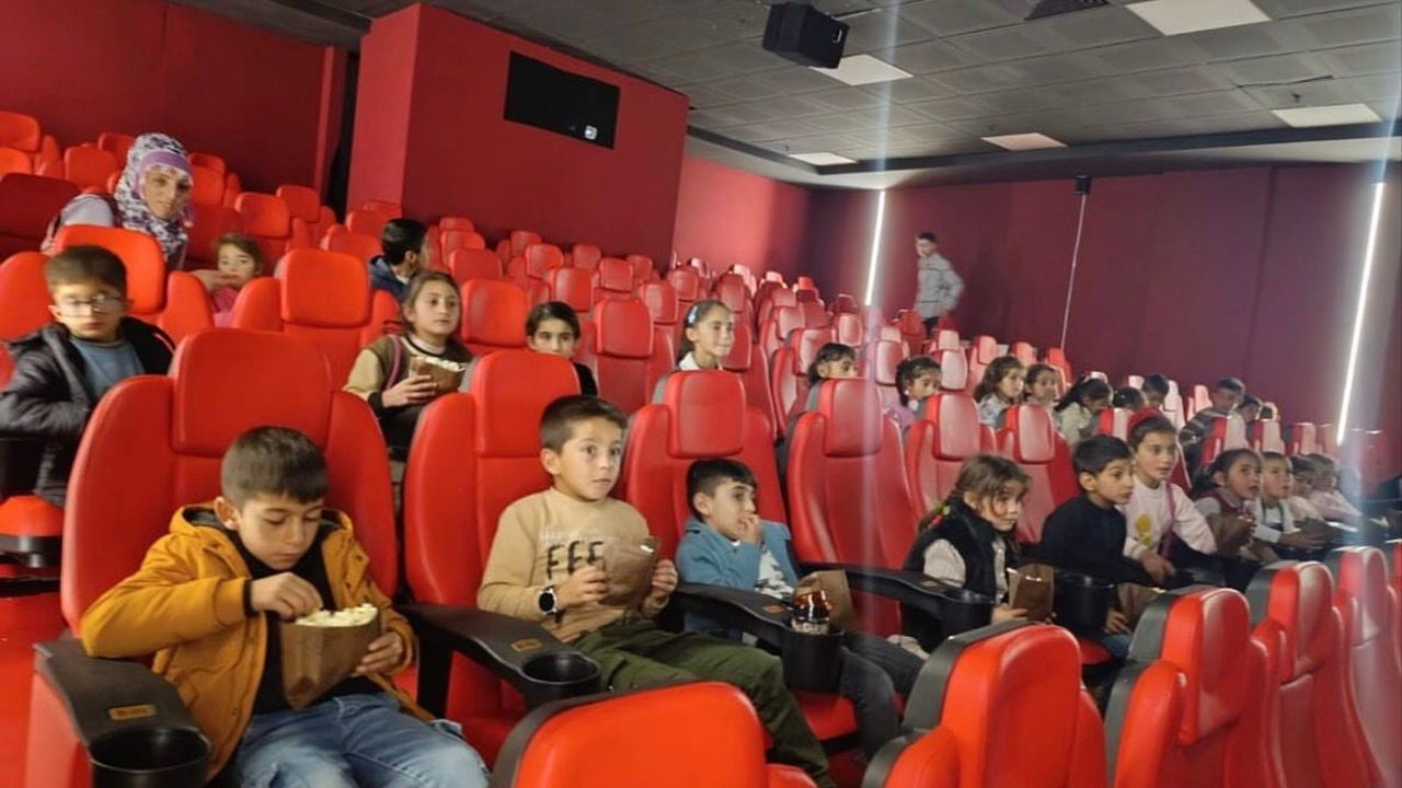 Diyadin'de Bulgurlu Köyü İlkokulu'na Unutulmaz Sinema Günü