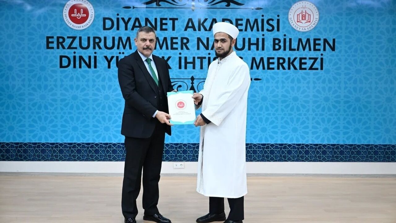 Diyanet Akademisi'nde Mezuniyet: 99 Din Görevlisi Belge Aldı