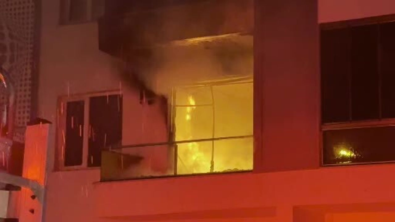 Diyarbakır Bağlar'da Şahıs Evini Ateşe Verdi: 3 Kişi Dumandan Etkilendi