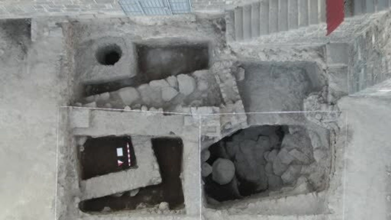 Diyarbakır'da 100 Yıl Toprak Altında Kalan Sur Parçası Gün Yüzüne Çıkarıldı