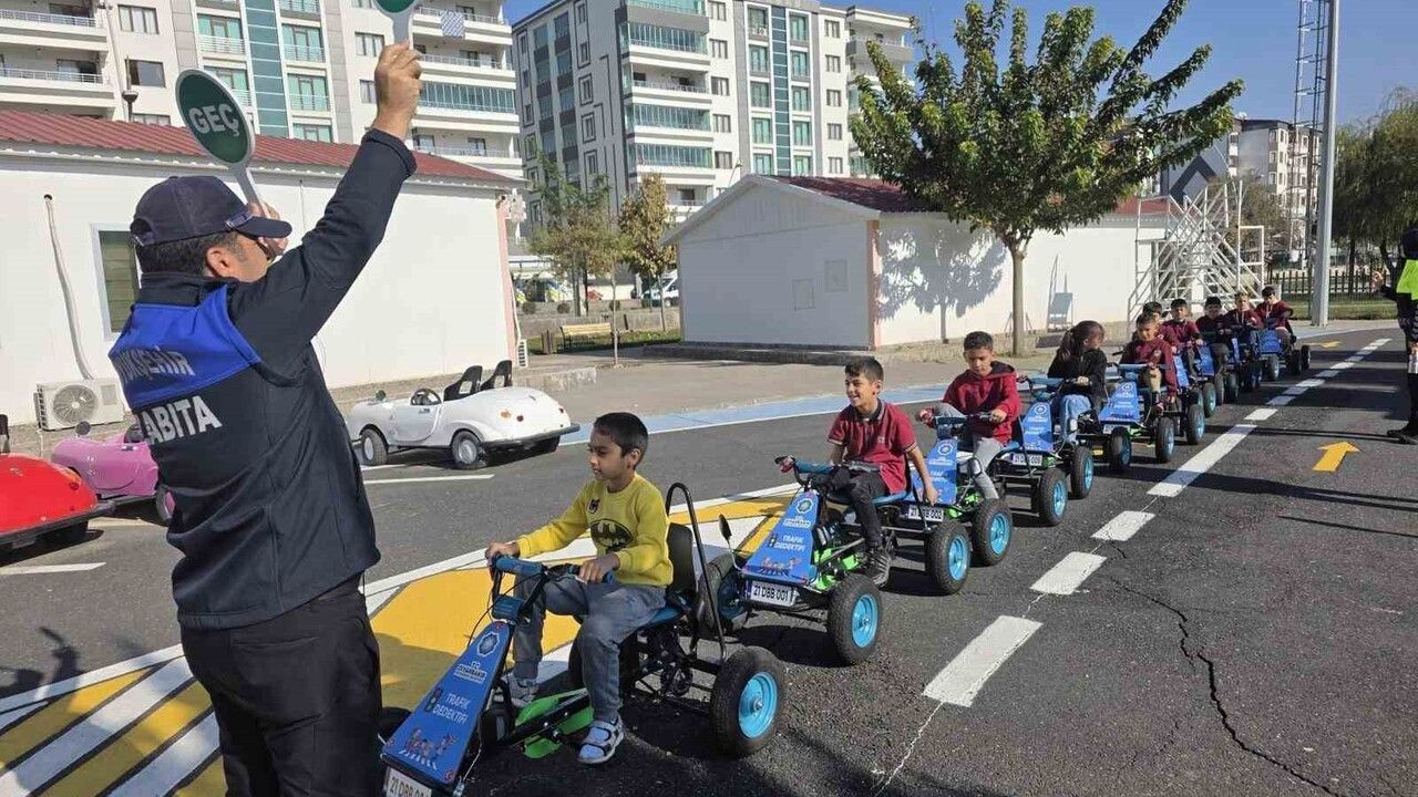 Diyarbakır'da 486 Öğrenciye Trafik ve Çevre Bilinci Eğitimi