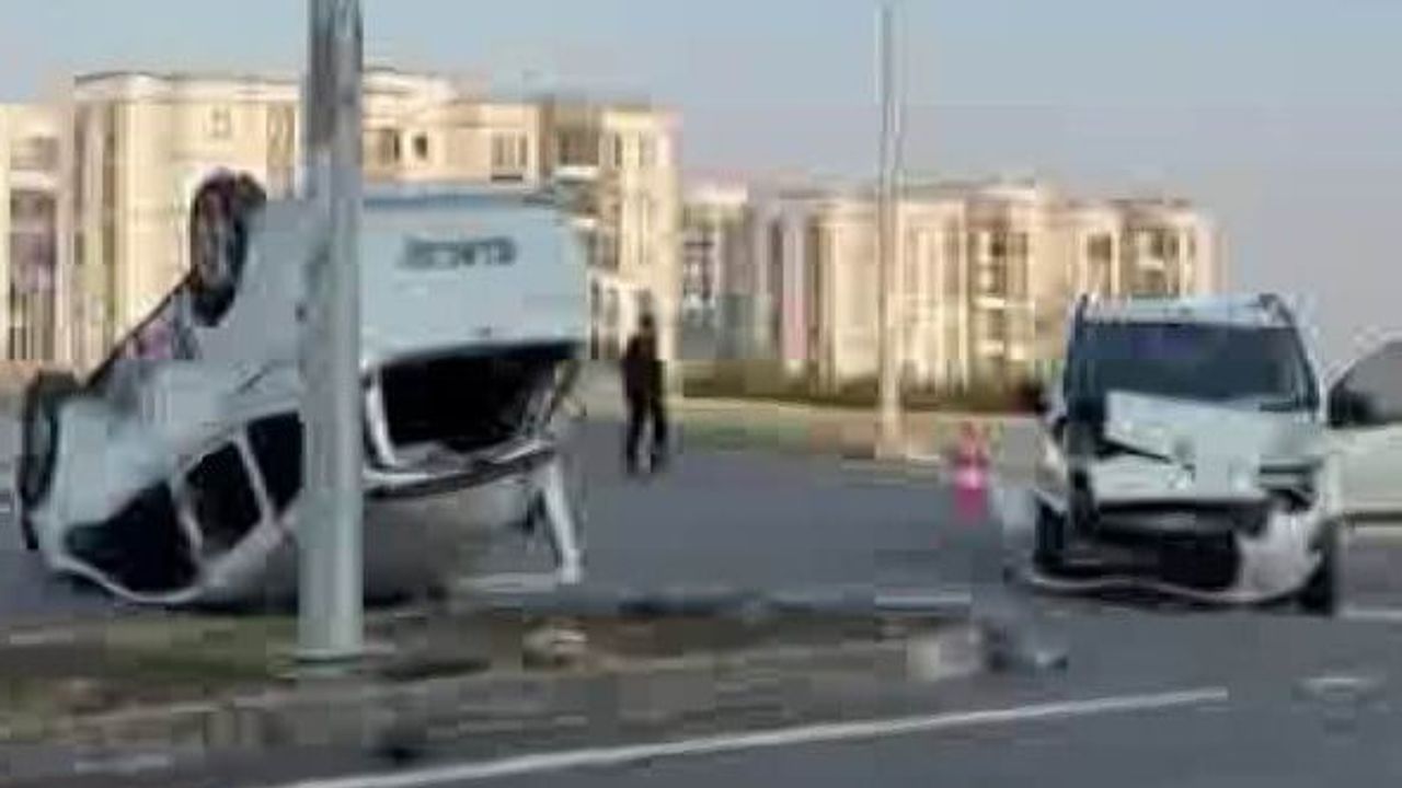 Diyarbakır'da Araç Çarpışması: Oğlaklı'da Bir Araç Ters Döndü, 2 Yaralı