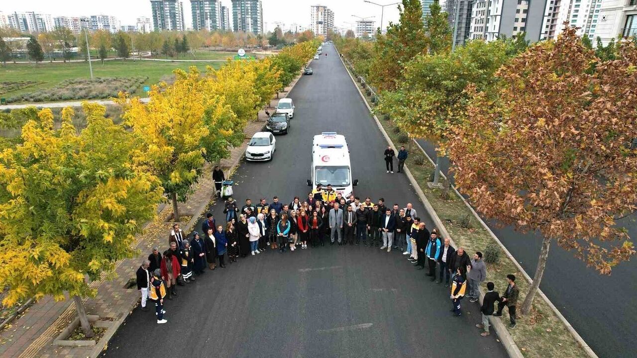 Diyarbakır'da Fermuar Sistemiyle Ambulanslara Hızlı Geçiş Eğitimi
