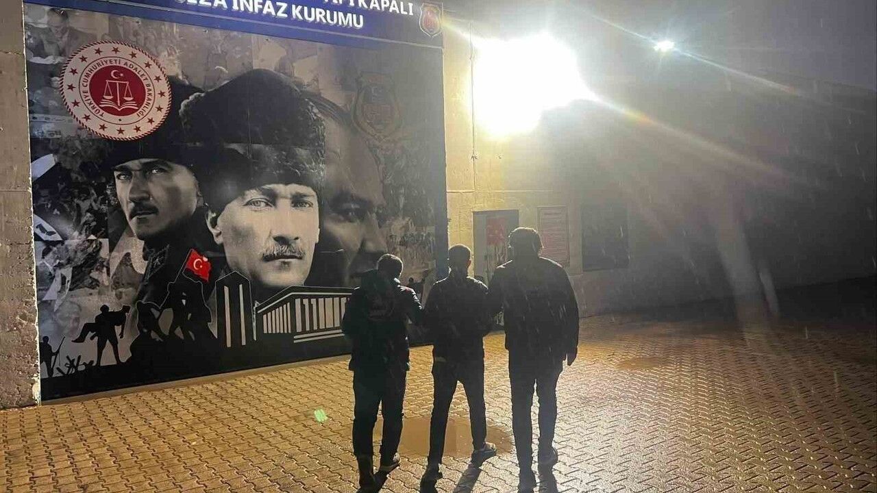 Diyarbakır'da Jandarma Operasyonunda Kesinleşmiş Hapis Cezası Olan 6 Kişi Yakalandı