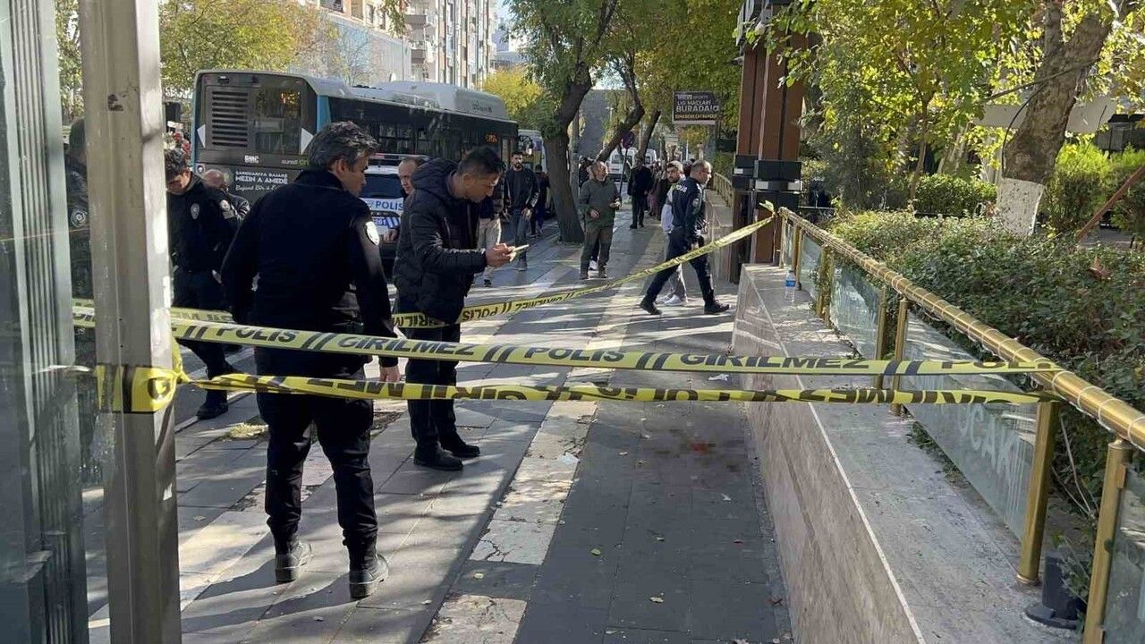 Diyarbakır'da Kafede Tuzak: Eşini Rahatsız Eden Şahıs Ayağından Vuruldu