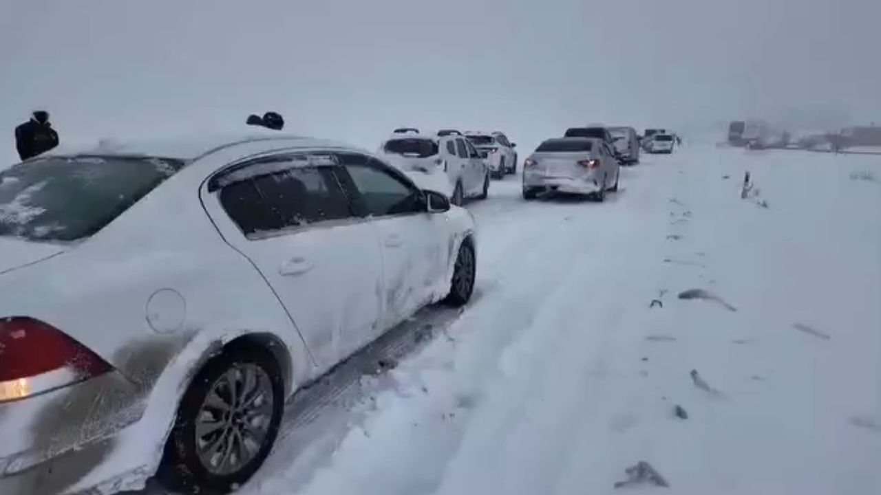 Diyarbakır'da Kar Felç: İki Gündür Ulaşım Durdu