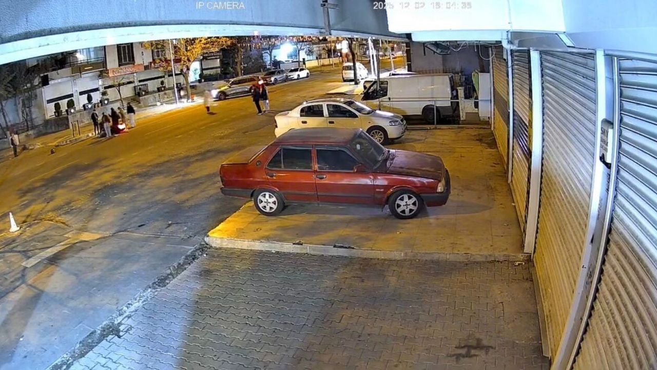 Diyarbakır'da Motokuryeye Otomobil Çarptı — Kaza Anı Kamerada