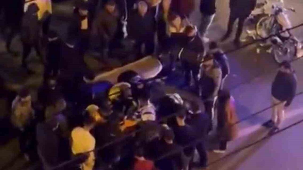 Diyarbakır'da motosiklet kazası kamerada: Yaralı sürücünün acı çığlığı