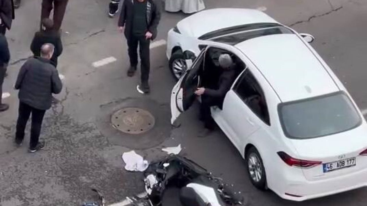 Diyarbakır'da otomobilin çarptığı motosikletli kurye yaralandı