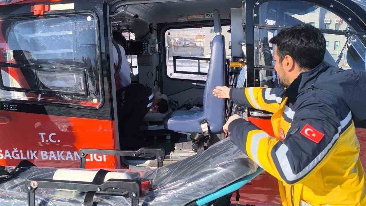 Diyarbakır'da Sağlık Ekipleri Kar ve Tipide Zamanla Yarıştı