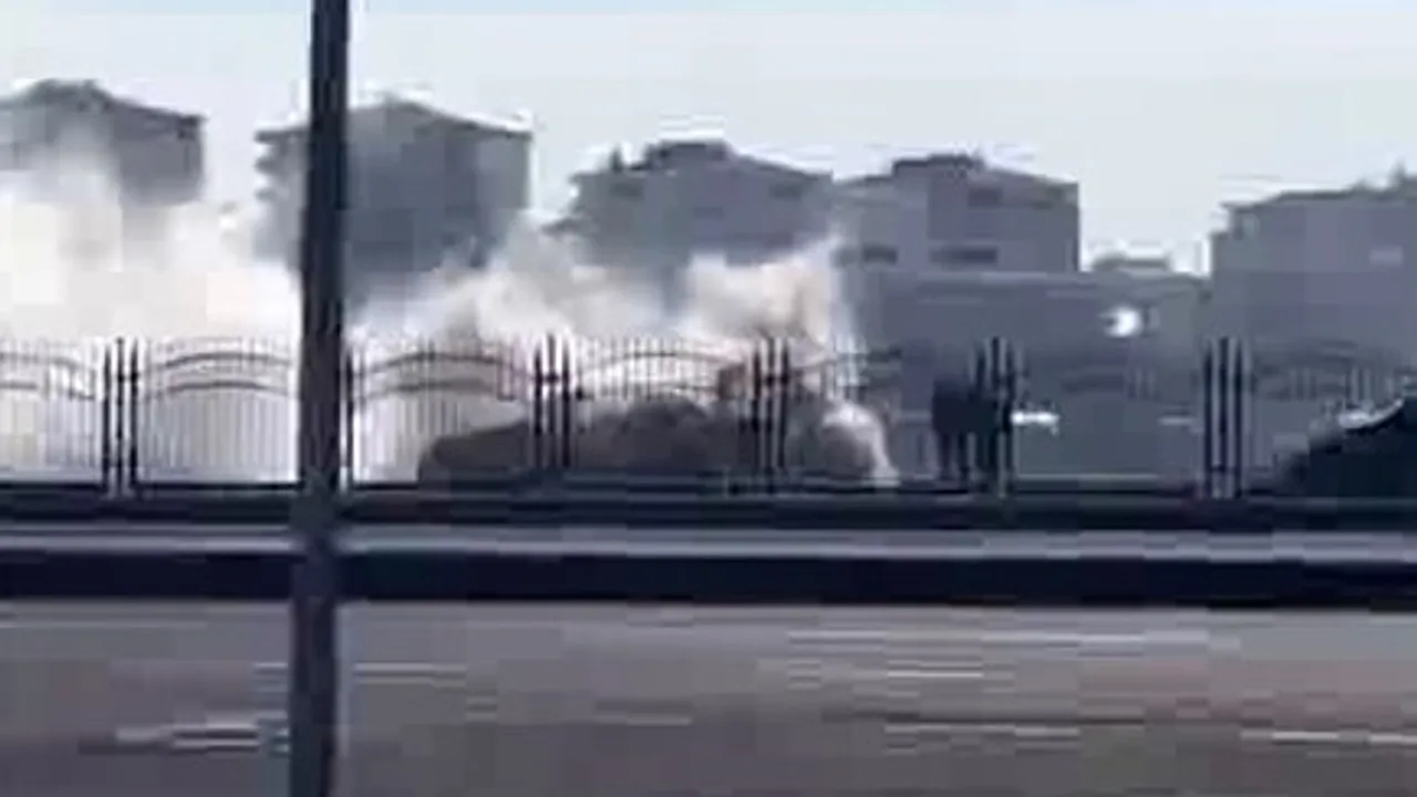 Diyarbakır'da Seyir Halindeki Taksi Alev Aldı: Yaralanma Yok, Araç Hasarlı