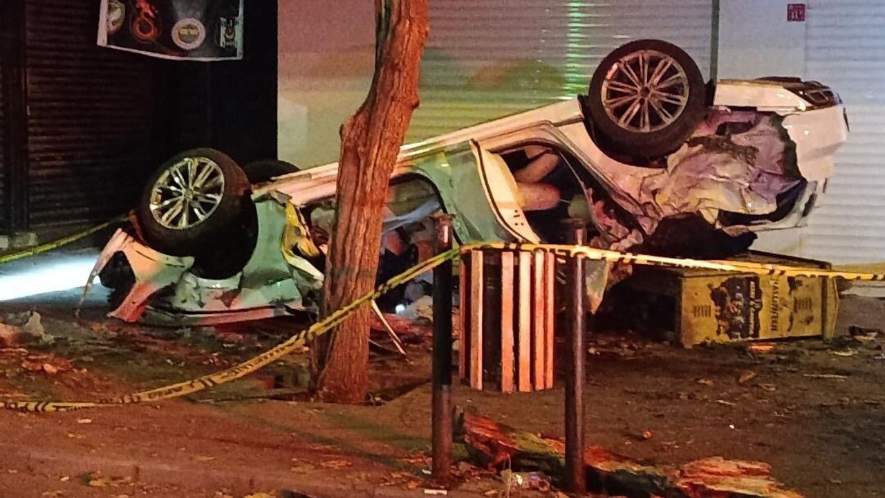 Diyarbakır'da Takla Atan Araç: 1 Ölü, 1 Yaralı