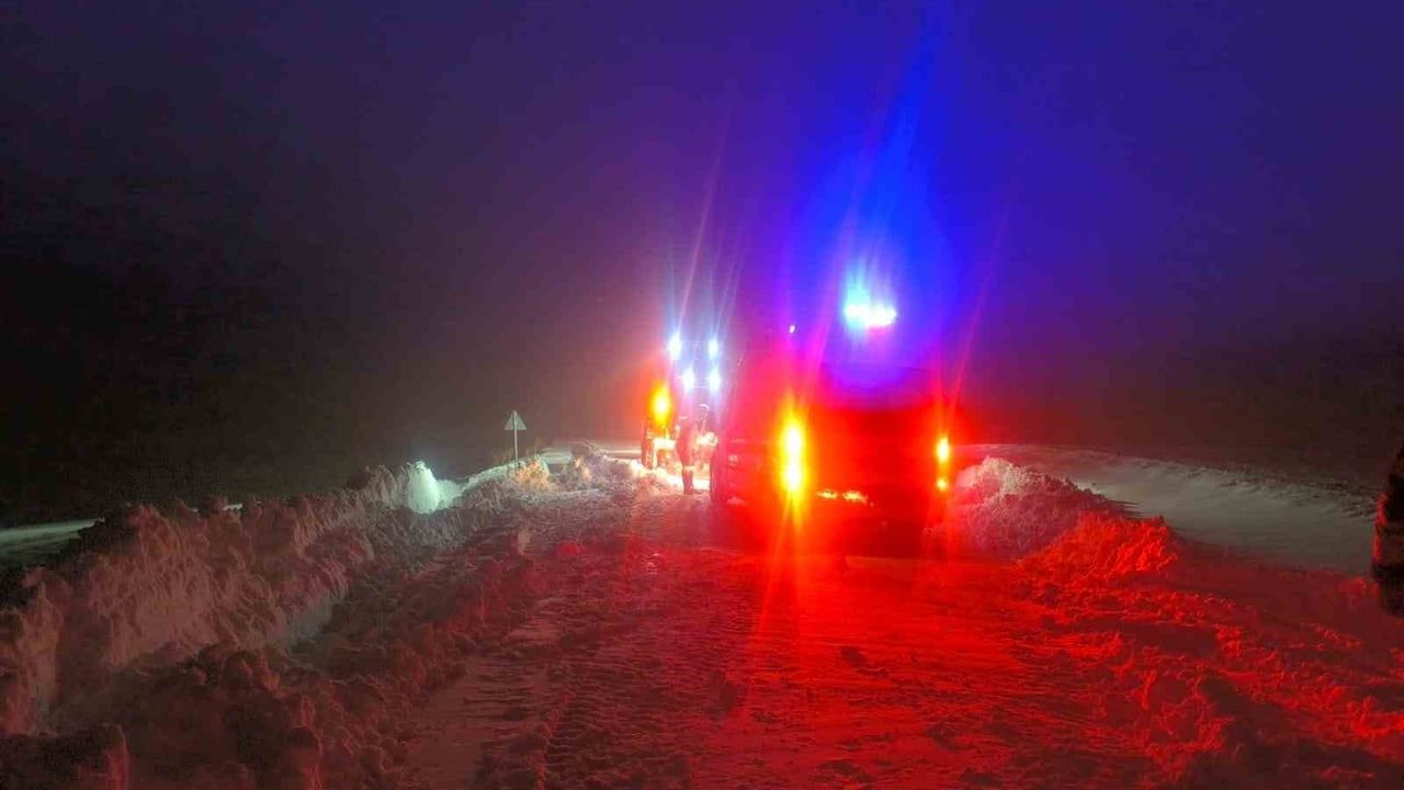 Diyarbakır'da Yoğun Kar: Mardin, Şanlıurfa, Batman ve Elazığ Güzergahlarında 500'den Fazla Araç Mahsur