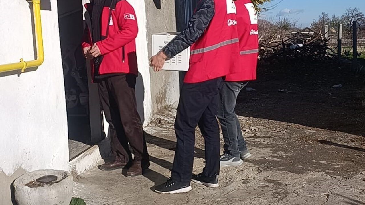 Diyarbakır Dicle'de Lise Öğrencilerinden Kızılay ile Anlamlı Kış Yardımı
