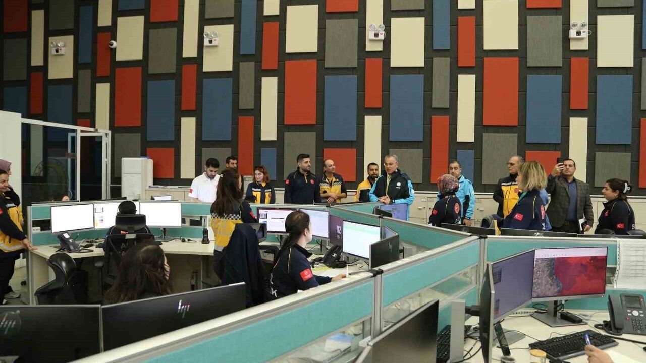 Diyarbakır İl Sağlık Müdürü Asiltürk 112 Çağrı Merkezi'nde Göreve Katıldı