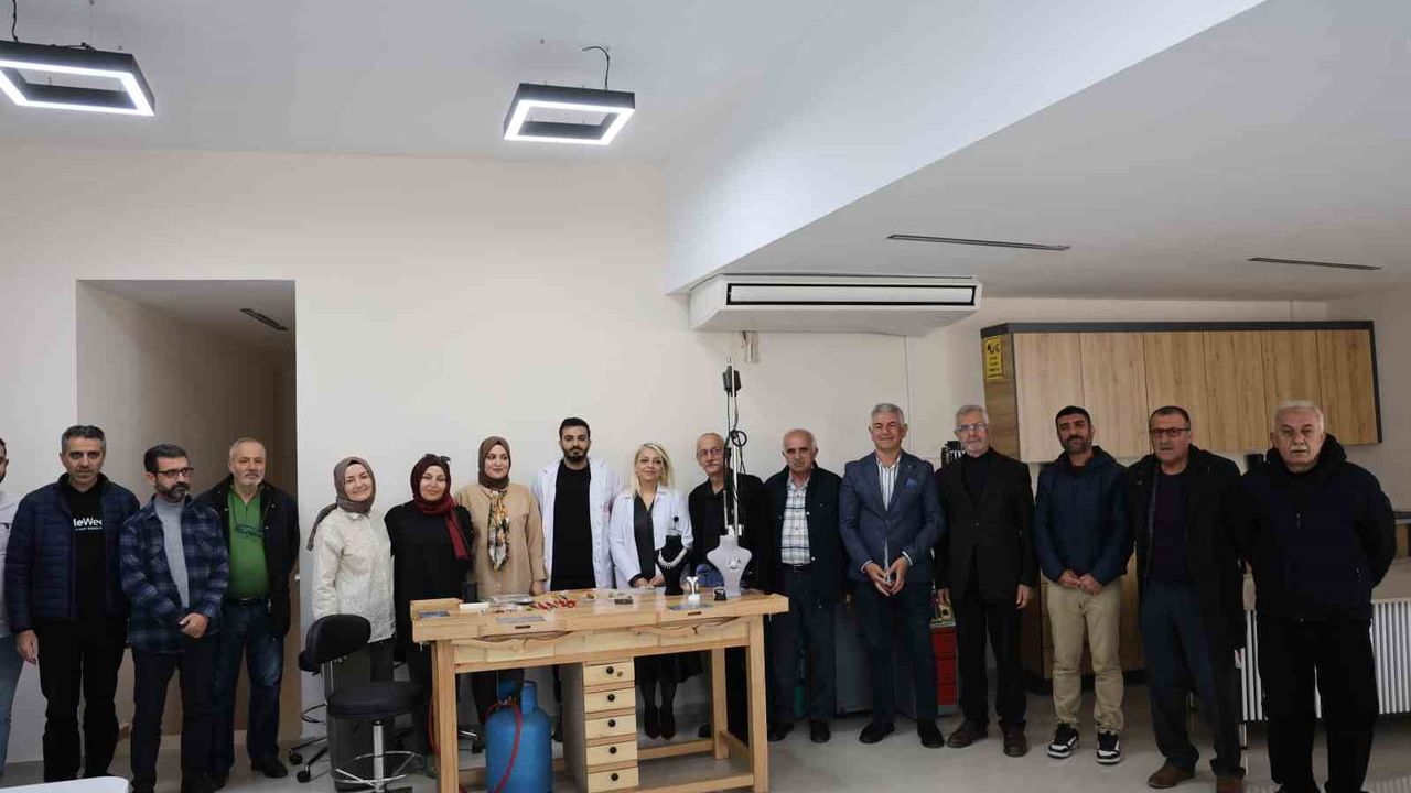 Diyarbakır'ın 57 Yıllık Kuyumcu Ustası Öğretmenlerle Buluştu