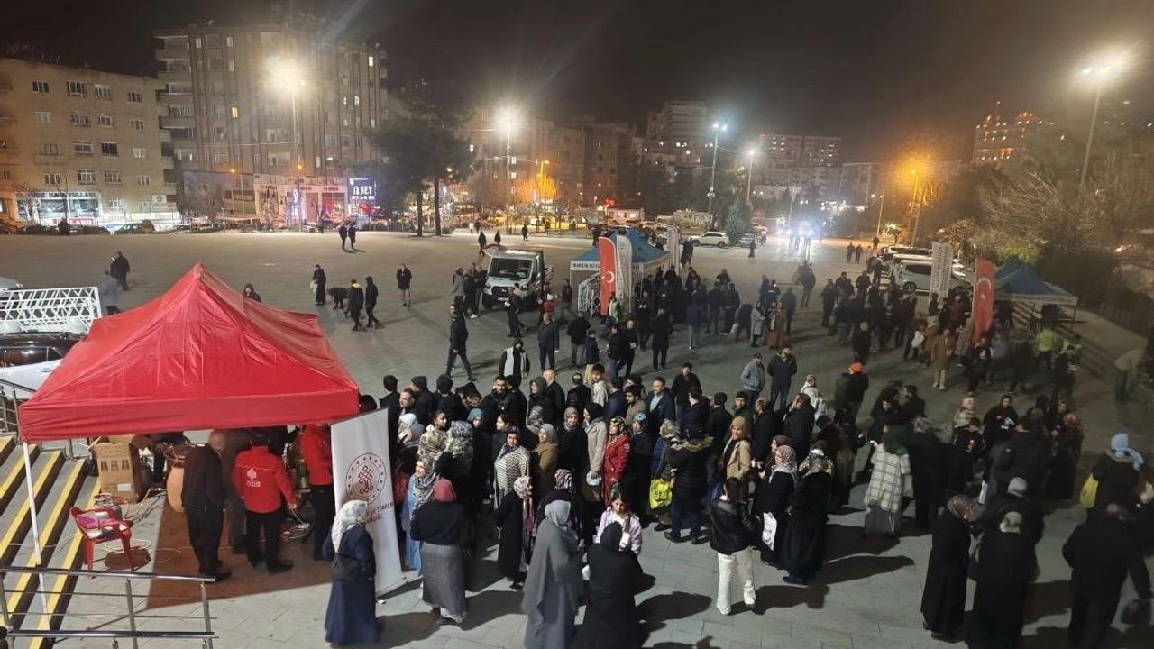 Diyarbakır Vakıflar Bölge Müdürlüğü'nden Regaib Kandili'nde Salep İkramı — Yaklaşık 8 bin 500 Kişi