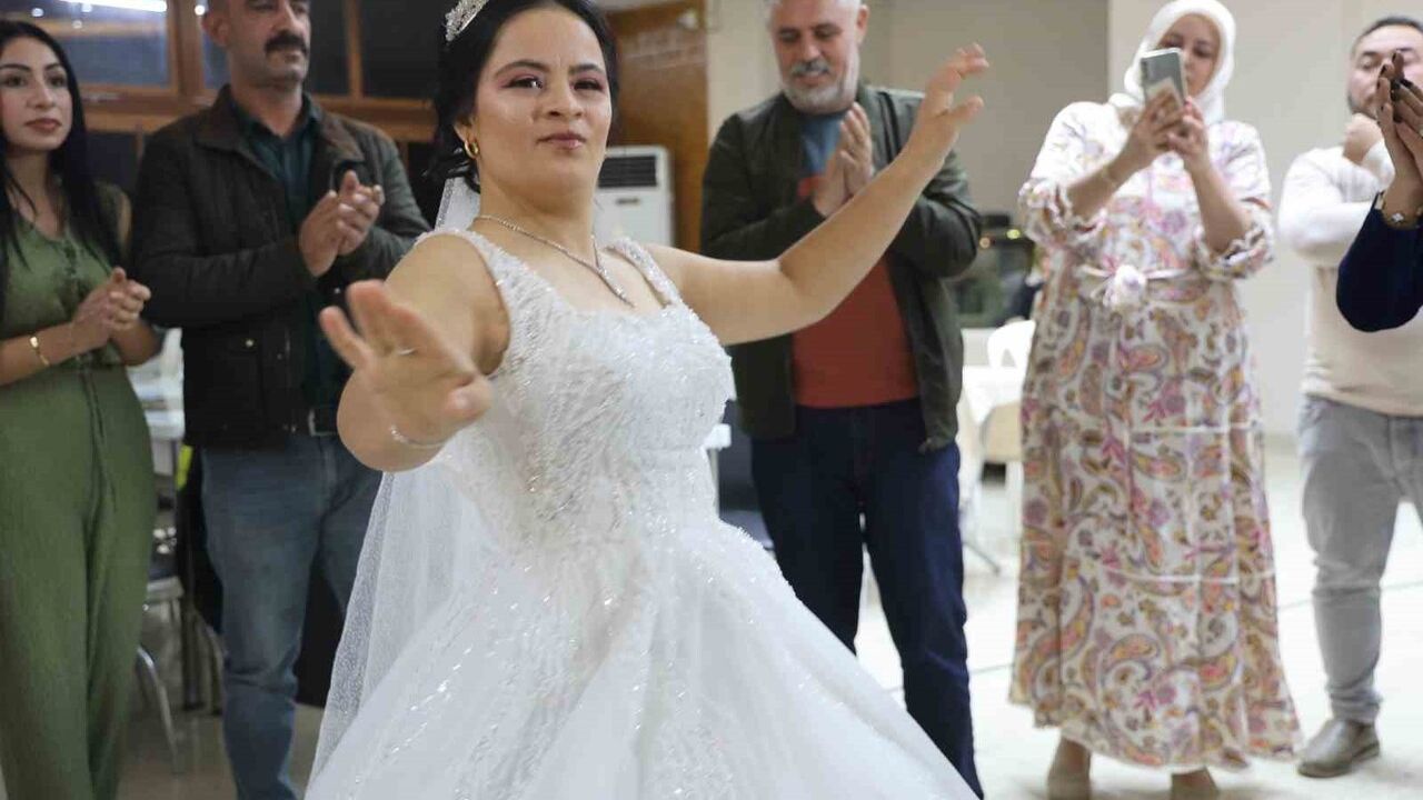 Down Sendromlu Ezgi’nin Düğün Hayali Gerçekleşti — Polis Konvoyuyla Unutulmaz Anlar