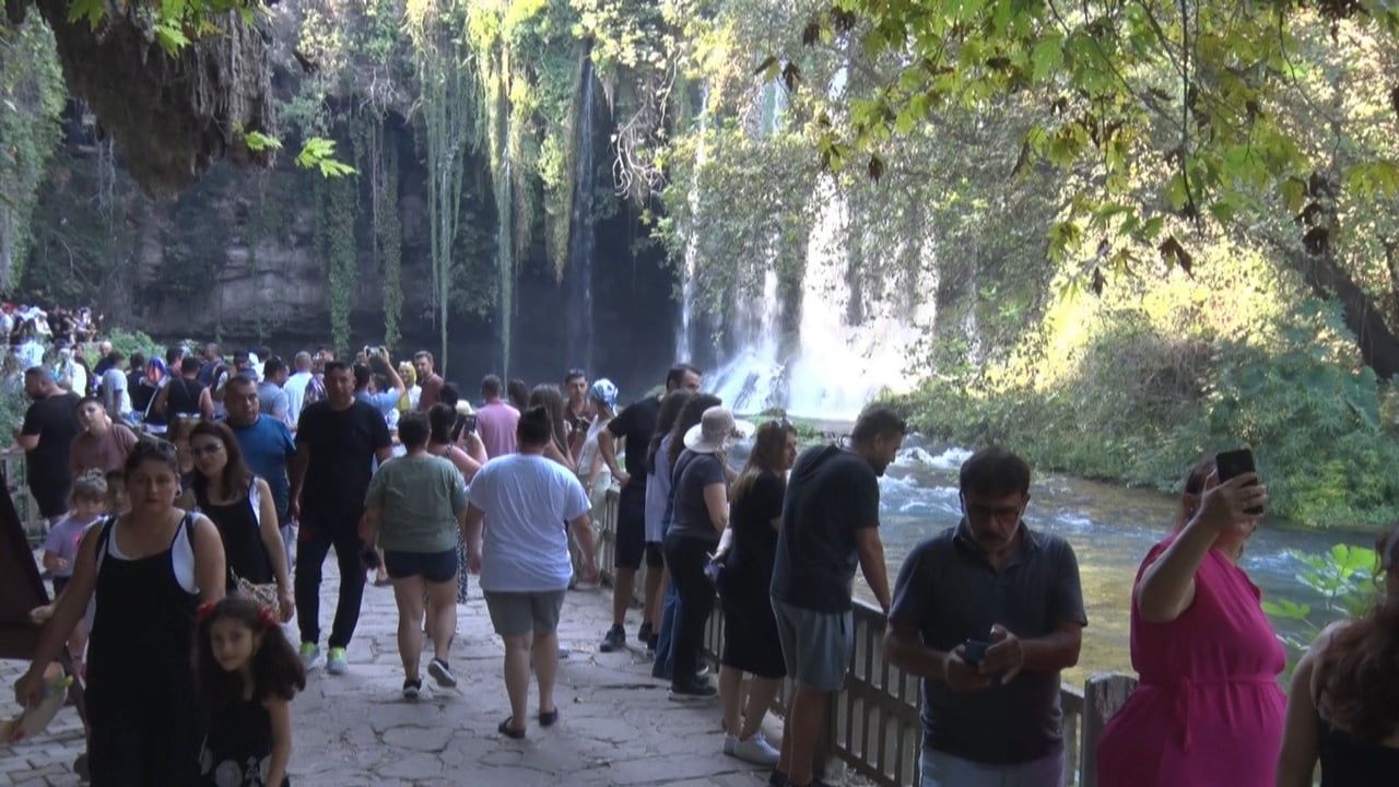 Düden Şelalesi 2025’te Yaklaşık 900 Bin Ziyaretçi Ağırladı