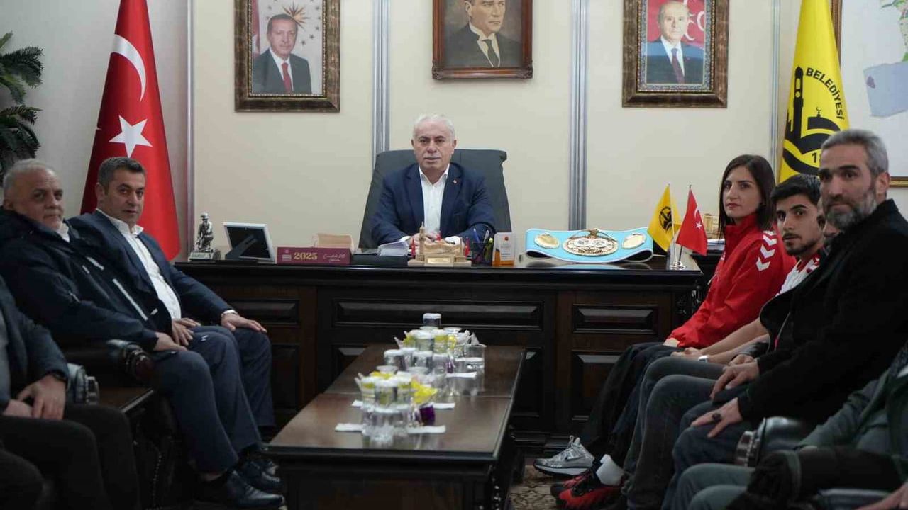 Dünya Boks Şampiyonu Elif Nur Turhan Bayburt’ta Coşkuyla Karşılandı