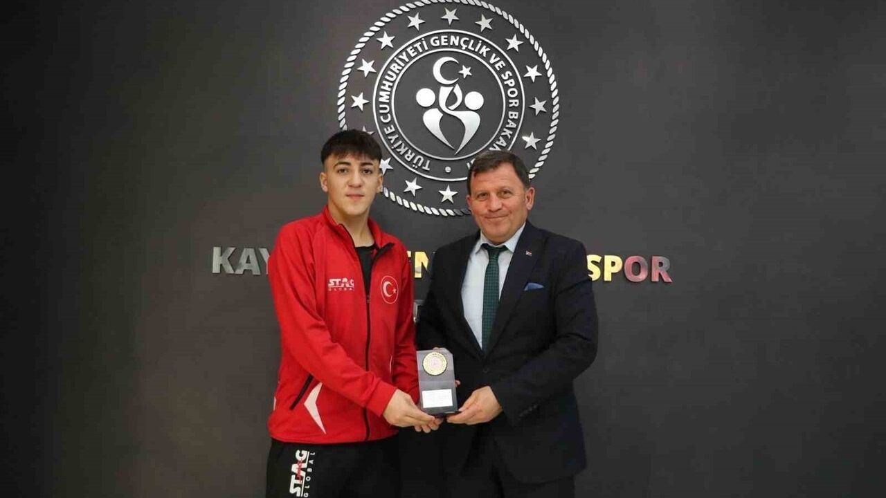 Dünya İkincisi Kenan Eren Kahraman, Ali İhsan Kabakcı’yı Ziyaret Etti