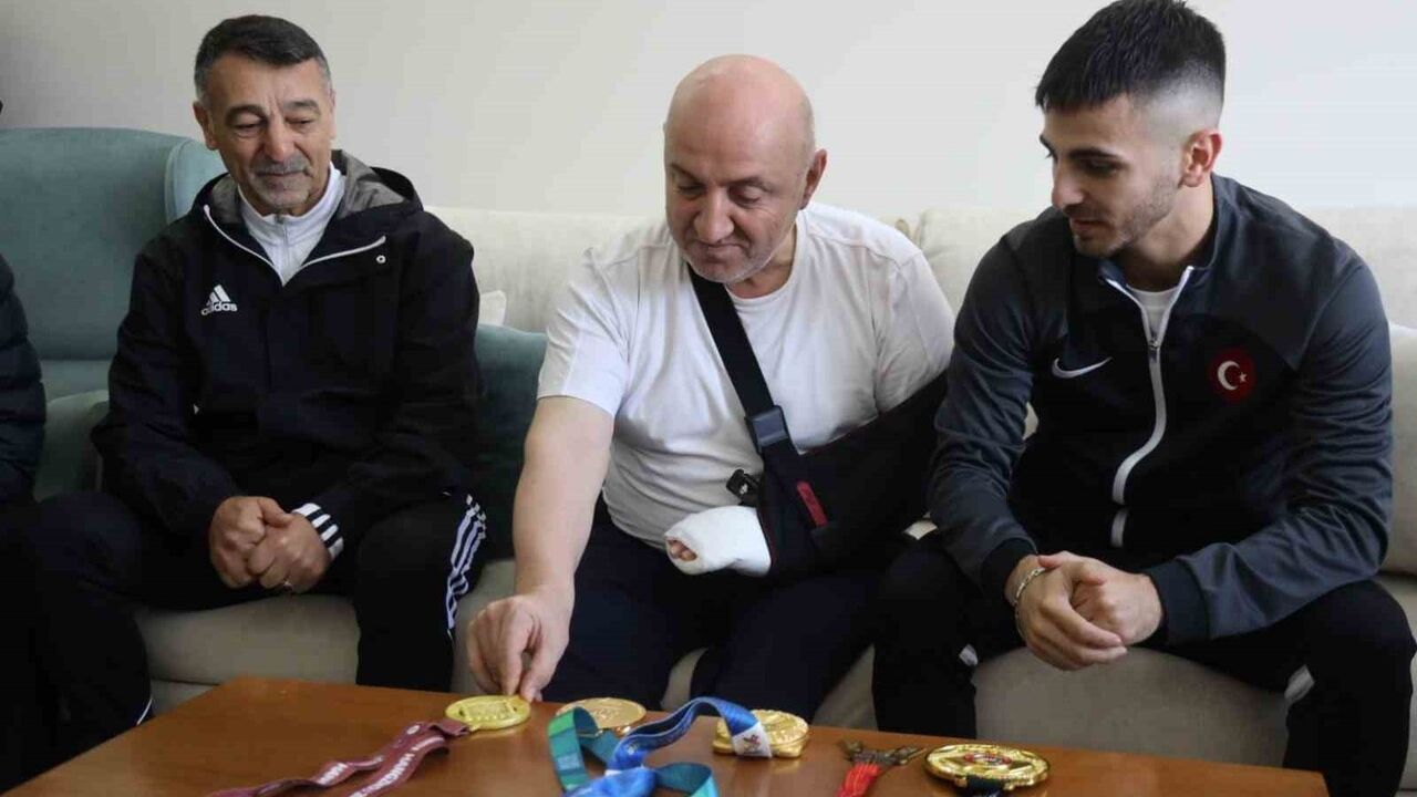 Dünya Şampiyonu Eray Şamdan'dan Başkan Bıyık'a Madalyalı Ziyaret