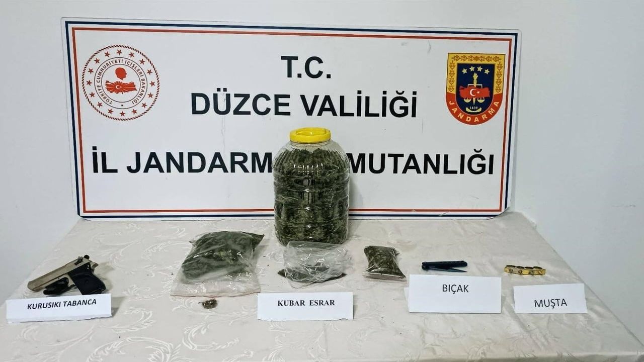 Düzce'de bidonda 1.013 gram esrar bulundu: 1 gözaltı