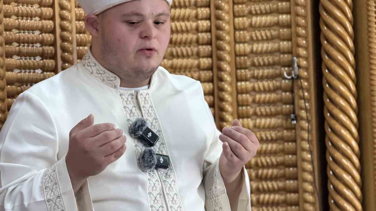 Düzce'de Down Sendromlu Fırat’ın Camideki Vaazı Sosyal Medyada İlgi Topladı