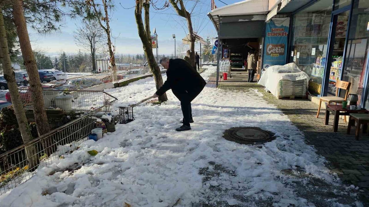 Düzce'de 'Dronlu Muhtar' Bülent Bakkaloğlu Mahallesini Havadan İnceledi