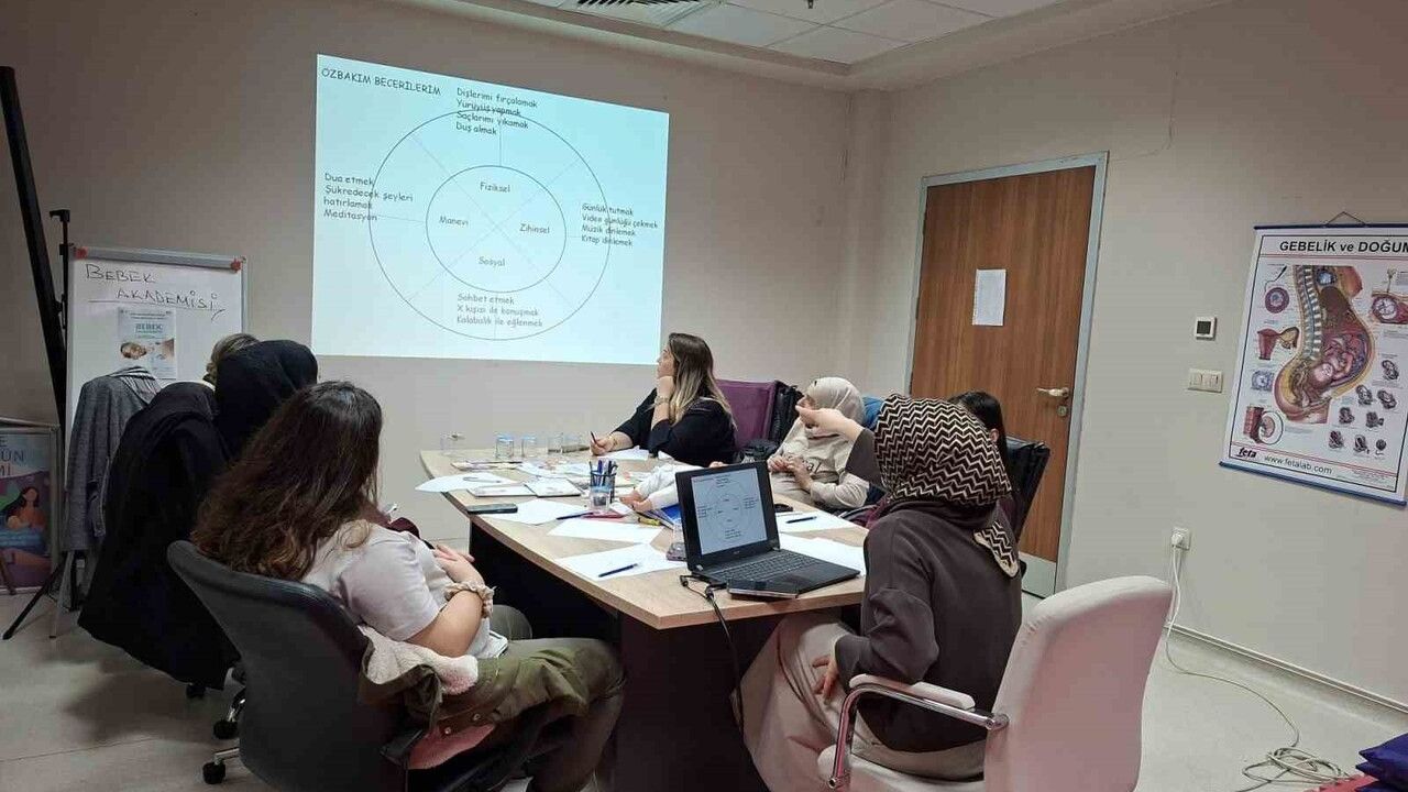 Düzce'de Gebe Okulu ve Bebek Akademisi Eğitimleri Aralıksız Sürüyor