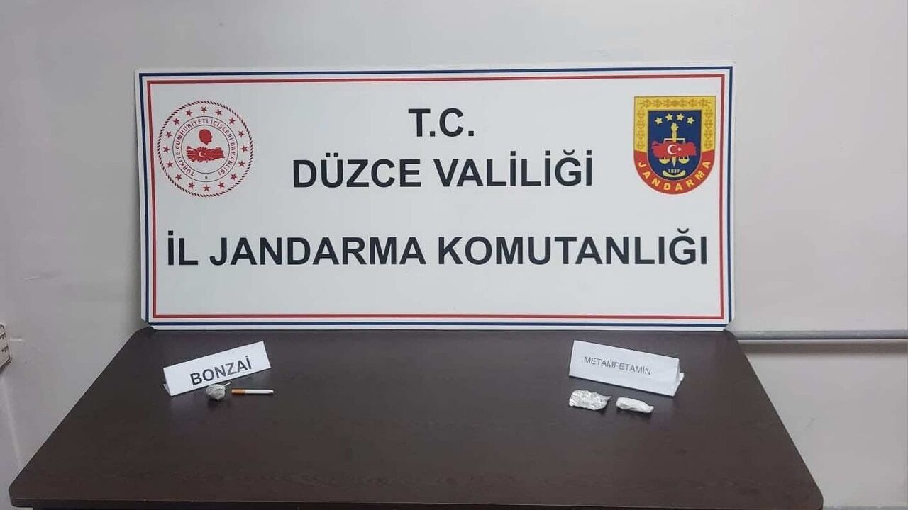 Düzce'de Havalandırma Menfezinden Uyuşturucu Çıktı: Sürücü Tutuklandı