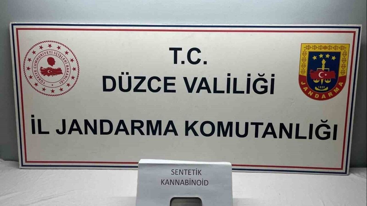 Düzce'de Jandarma Devriyesi: Üzerinden Uyuşturucu Çıkan Şahıs Tutuklandı